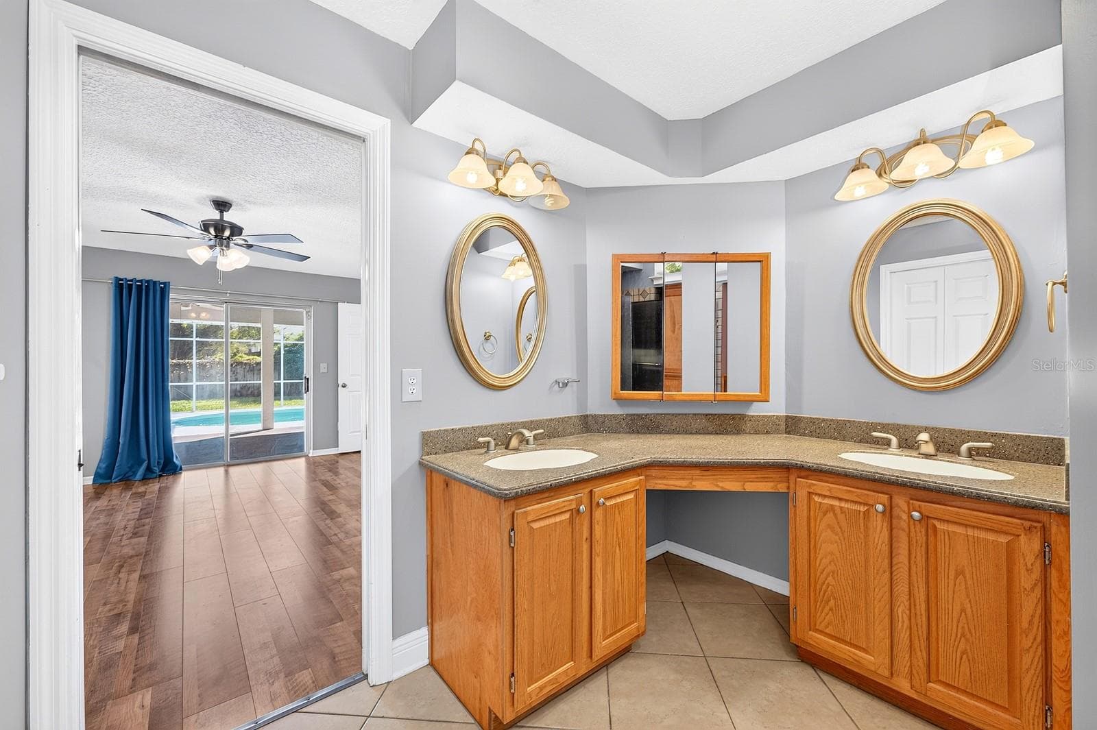 Primary en-suite bath - dual sinks. - 32919 INDIAN WOODS DR, LEESBURG