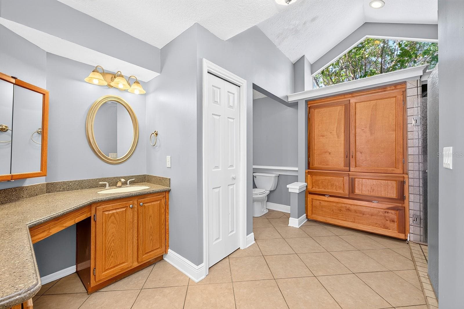Primary en-suite bath - built-in storage. - 32919 INDIAN WOODS DR, LEESBURG