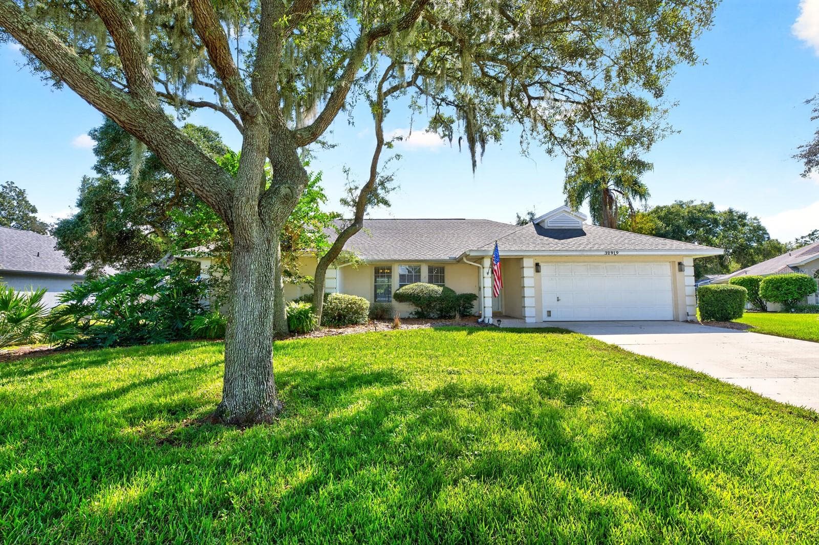 **WELCOME HOME** - 32919 INDIAN WOODS DR, LEESBURG