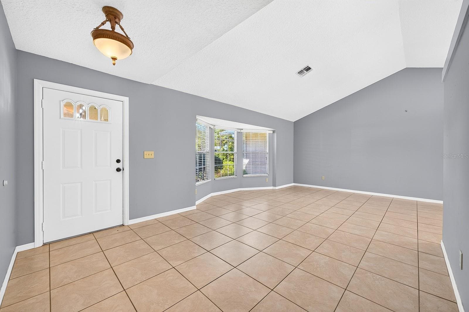 Foyer, formal living. - 32919 INDIAN WOODS DR, LEESBURG