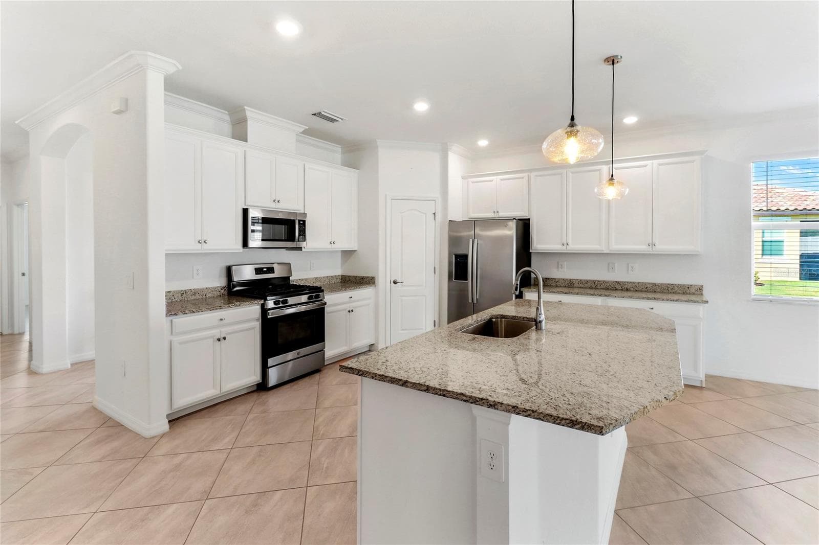 Kitchen - 2501 AVOLET CT, LAKEWOOD RANCH