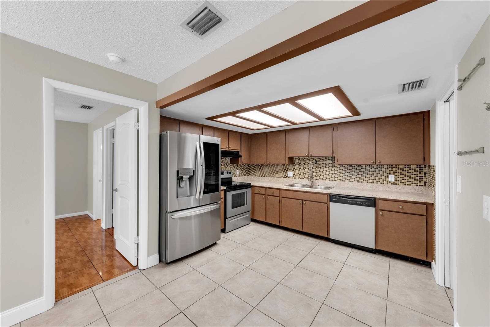 Versatile kitchen layout - 9602 HIDDEN OAKS CIR, TAMPA