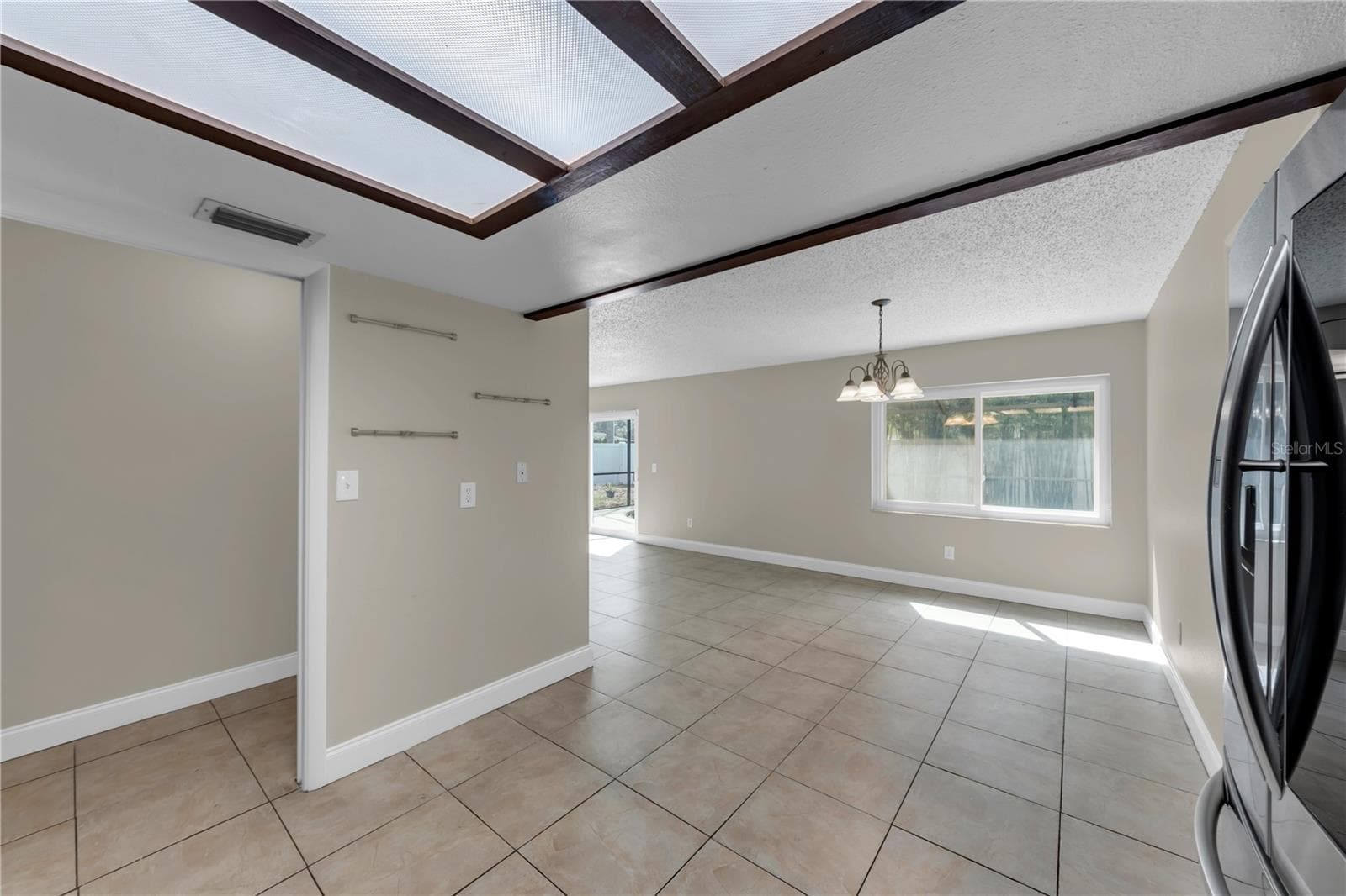 Kitchen space - 9602 HIDDEN OAKS CIR, TAMPA