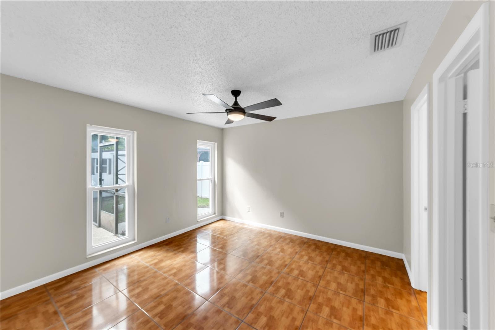 Primary Bedroom with tile floors - 9602 HIDDEN OAKS CIR, TAMPA