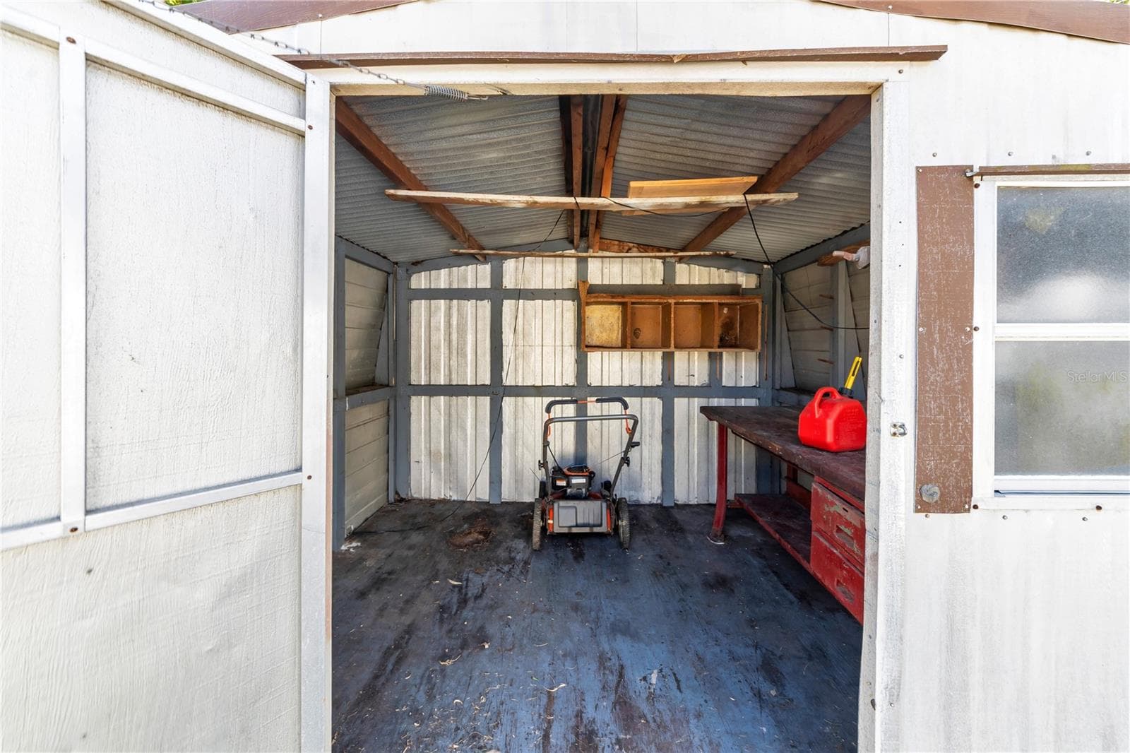 Shed interior - 9602 HIDDEN OAKS CIR, TAMPA