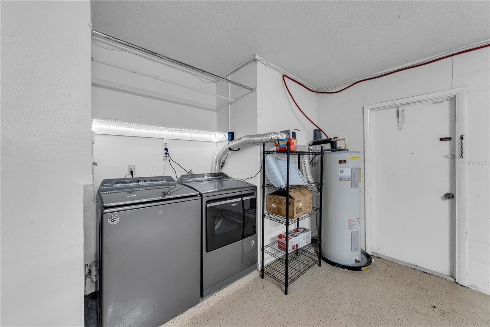Laundry in garage - 9602 HIDDEN OAKS CIR, TAMPA