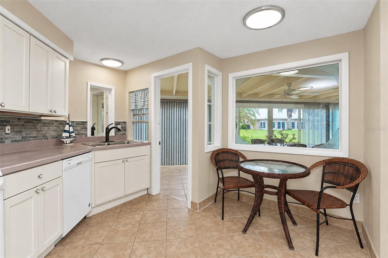 Living Room - Dining Room - 21 OAKWOOD DR N #21, ENGLEWOOD