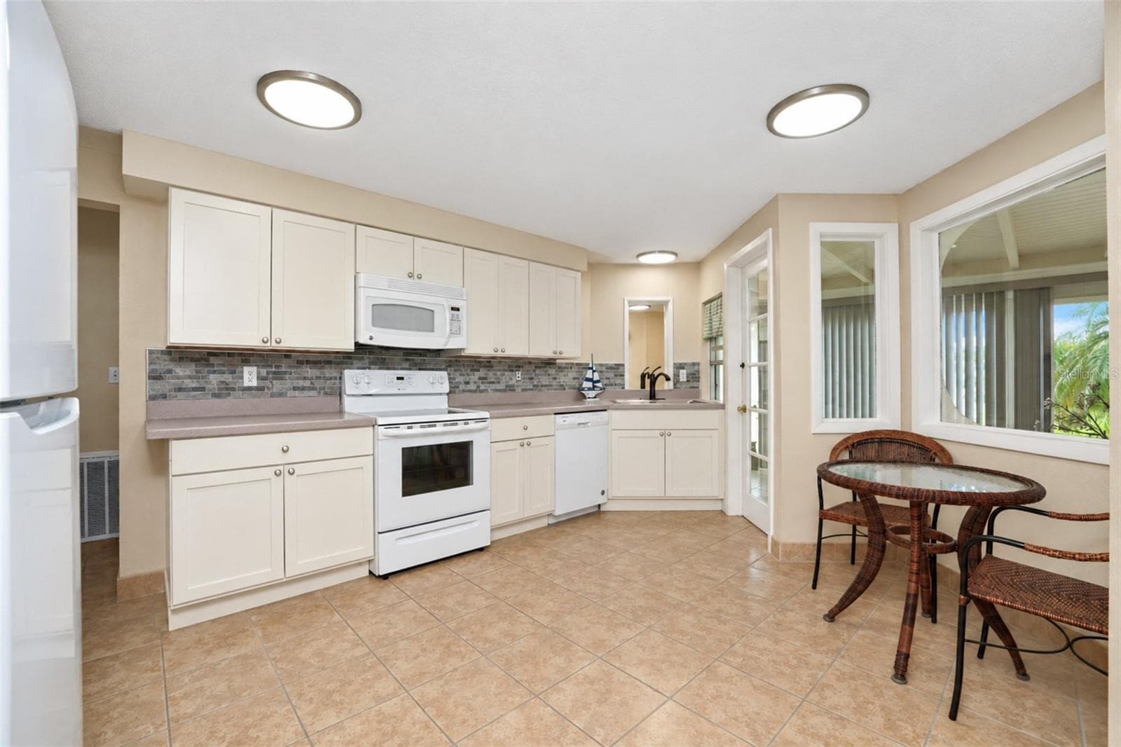 Kitchen - 21 OAKWOOD DR N #21, ENGLEWOOD