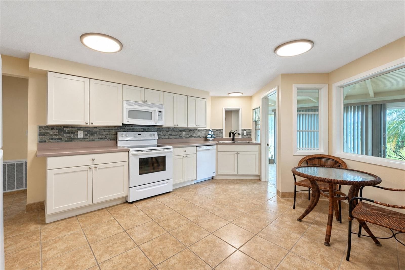 Kitchen - 21 OAKWOOD DR N #21, ENGLEWOOD