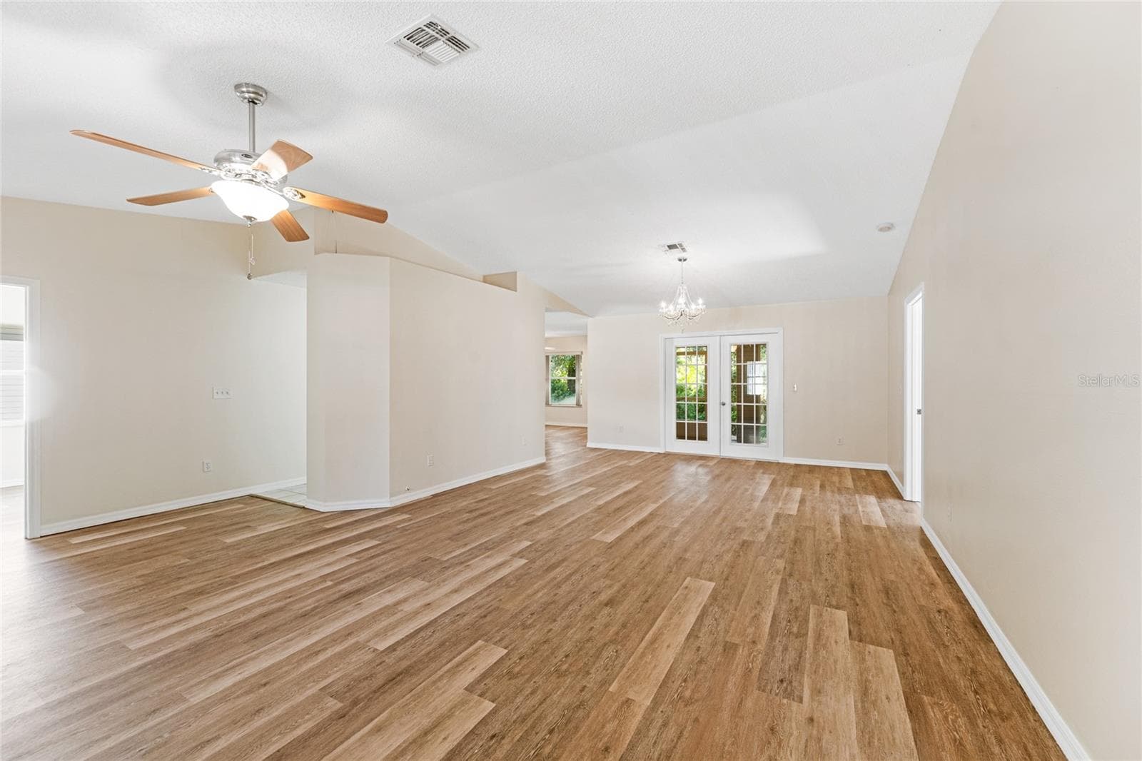 Single Family Residence at 32656 OAK PARK DR, LEESBURG, photo 10 of 59