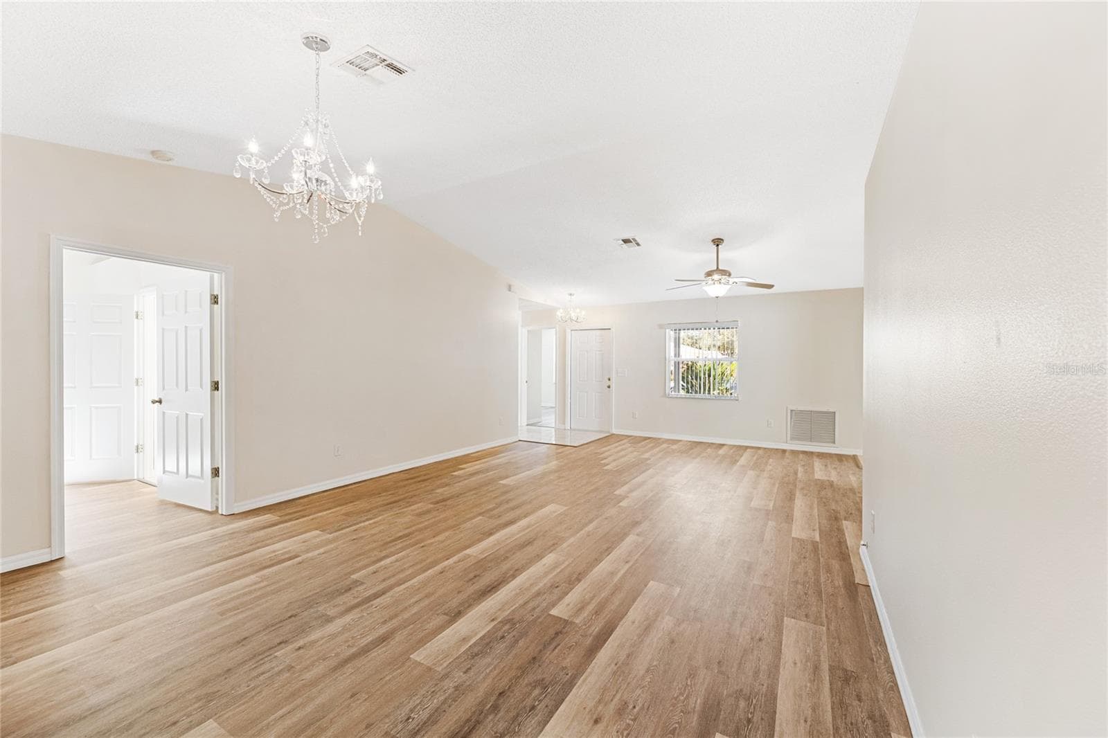 Single Family Residence at 32656 OAK PARK DR, LEESBURG, photo 12 of 59
