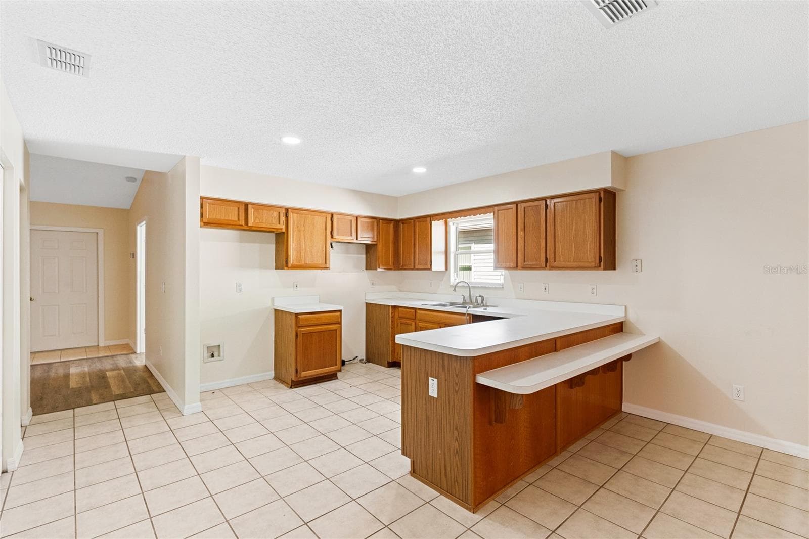 Single Family Residence at 32656 OAK PARK DR, LEESBURG, photo 14 of 59