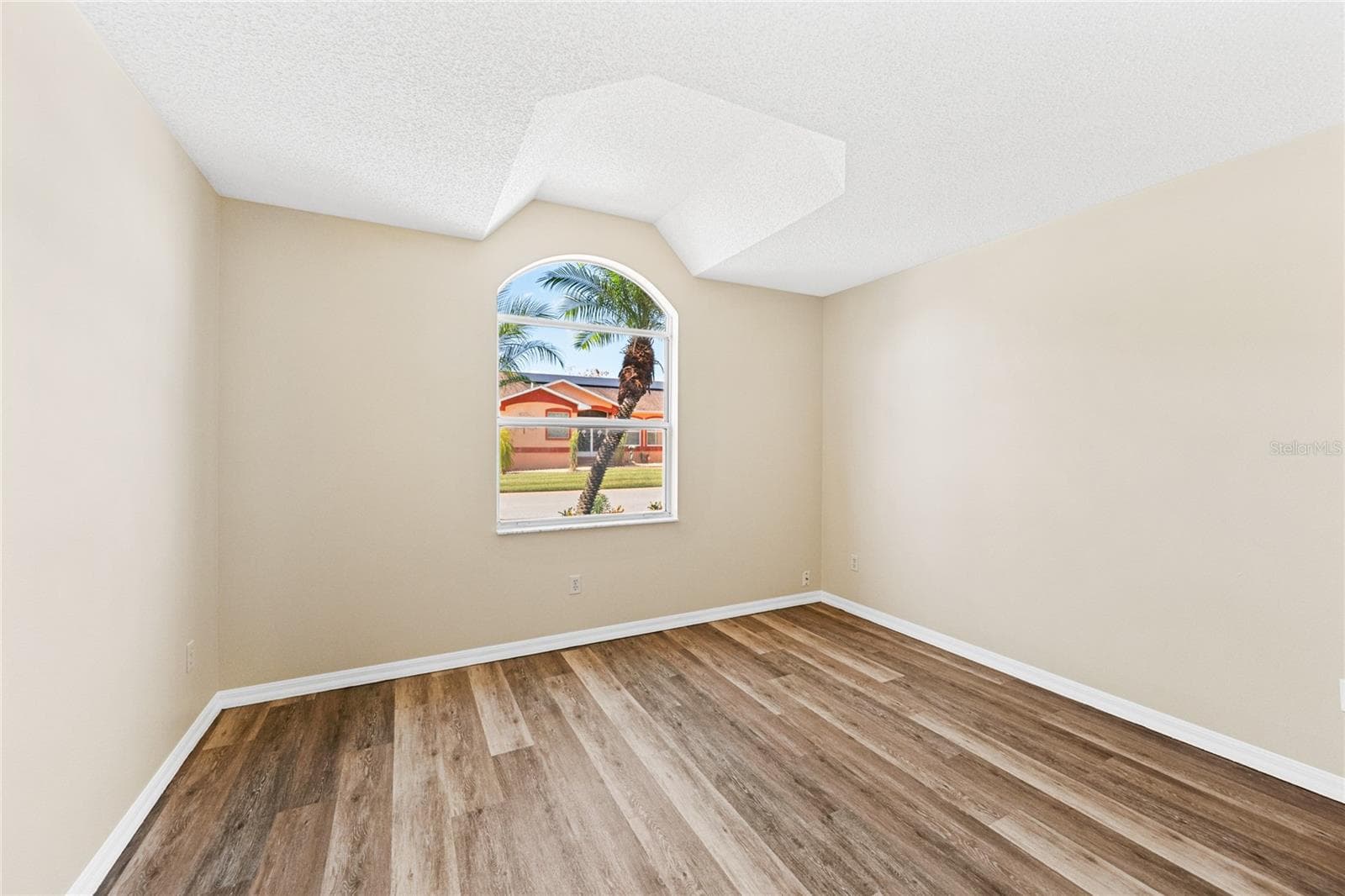 Single Family Residence at 32656 OAK PARK DR, LEESBURG, photo 25 of 59