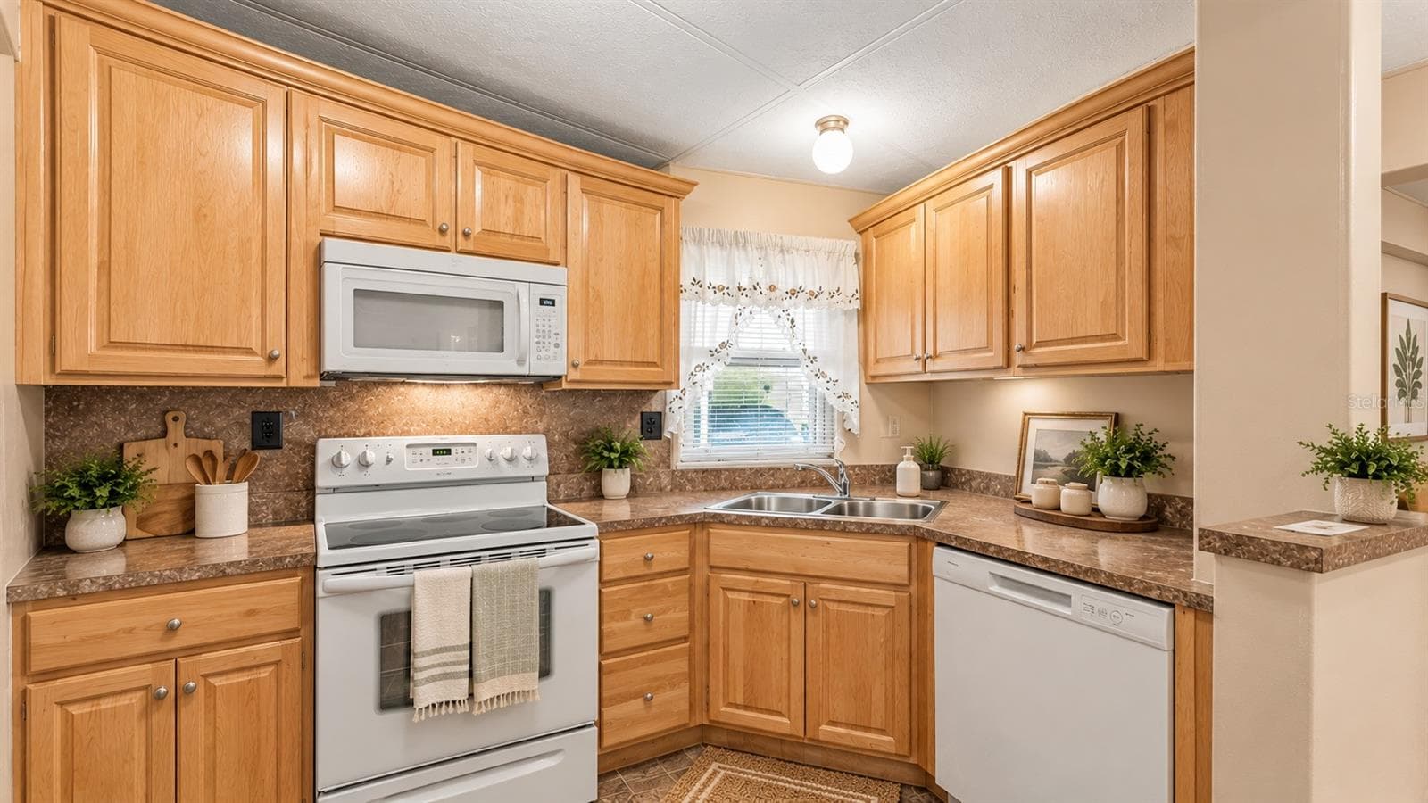 Manufactured Home at 5013 FOXWOOD BLVD, LAKELAND, photo 7 of 61