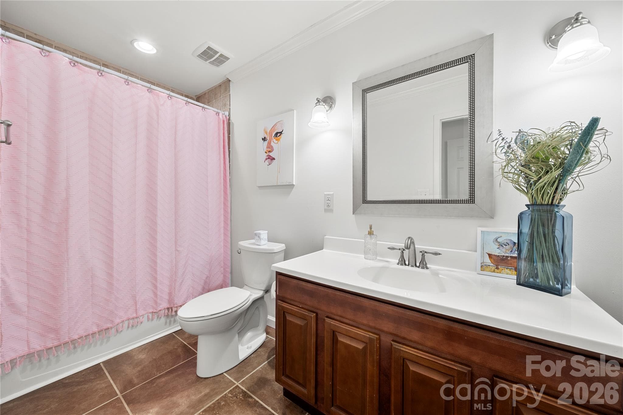 Full bathroom on the main living level - 6 Oakwood Court, Clover