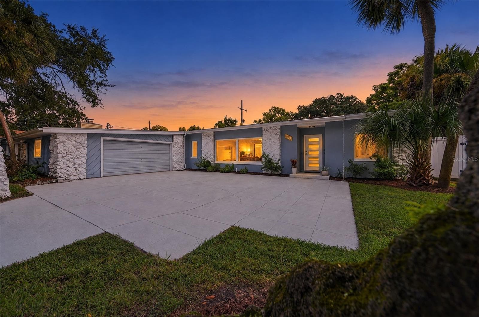 Single Family Residence at 1221 SILVERSTONE AVE, ORLANDO, photo 3 of 30
