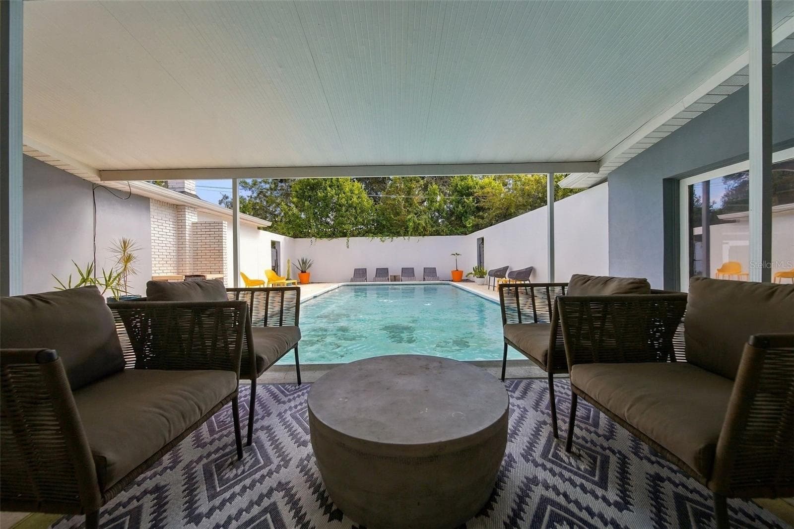 Covered lanai in the private courtyard - 1221 SILVERSTONE AVE, ORLANDO