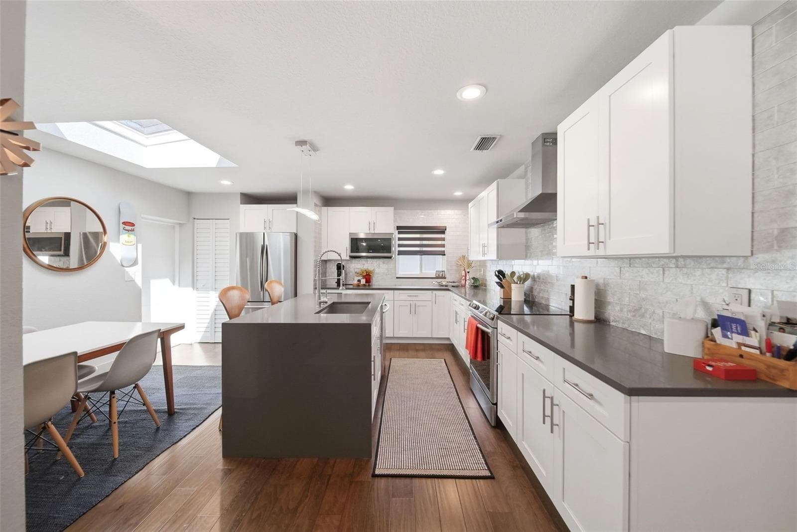 The skylight allows natural light to pour into the dining area and kitchen - 1221 SILVERSTONE AVE, ORLANDO