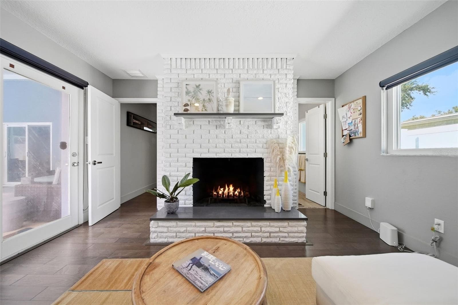 Primary suite with wood-burning fireplace and sliders to the pool - 1221 SILVERSTONE AVE, ORLANDO