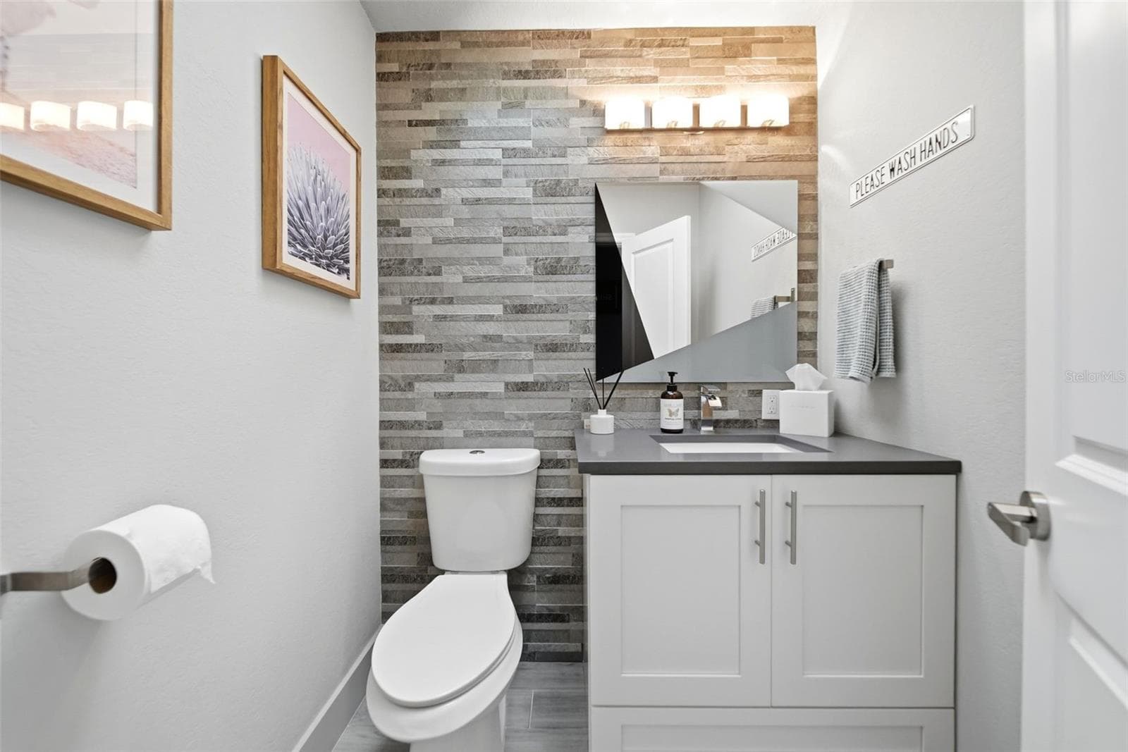 Updated half bath - 1221 SILVERSTONE AVE, ORLANDO