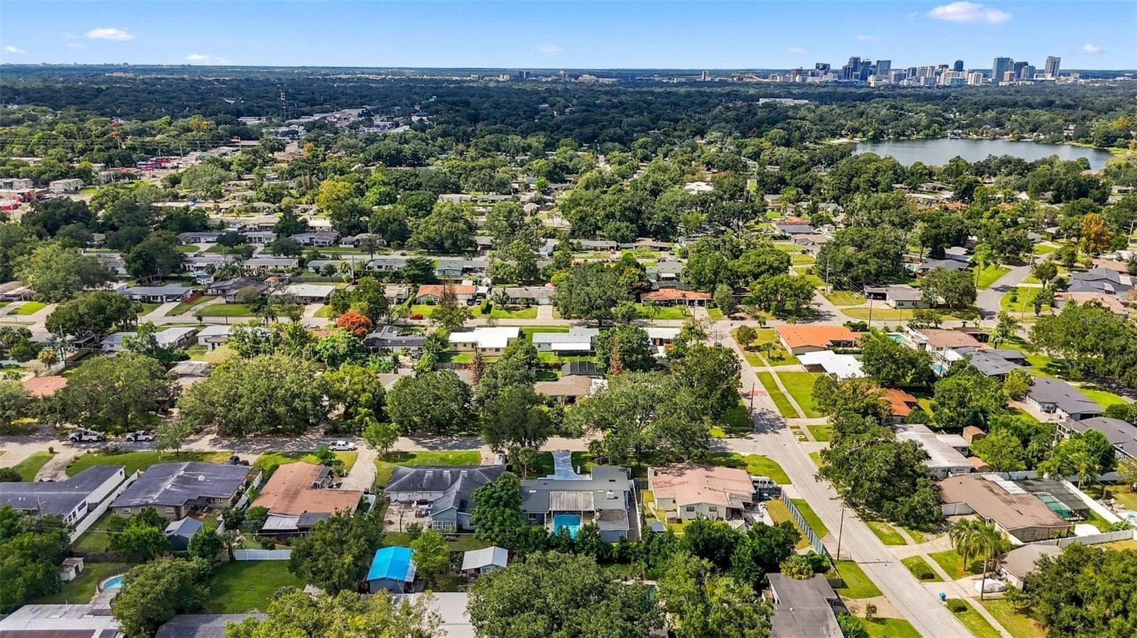 The Hourglass District is minutes from downtown Orlando and Orlando International Airport - 1221 SILVERSTONE AVE, ORLANDO