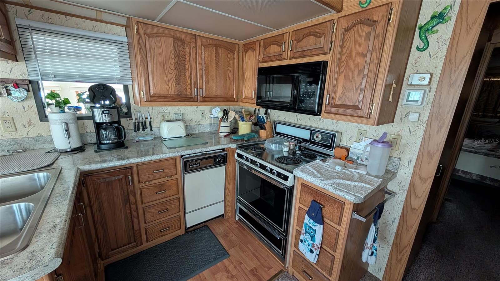 DISHWASHER, MICROWAVE, ELECTRIC RANGE - 207 CITRUS RIDGE DR, DAVENPORT