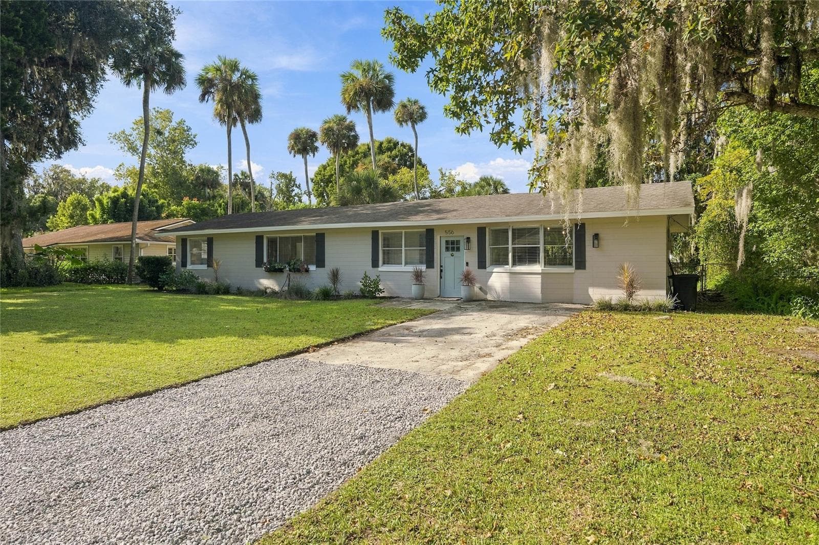 nice long driveway and side yard for extra parking...for your BOAT! - 556 OLIVER DR, NEW SMYRNA BEACH
