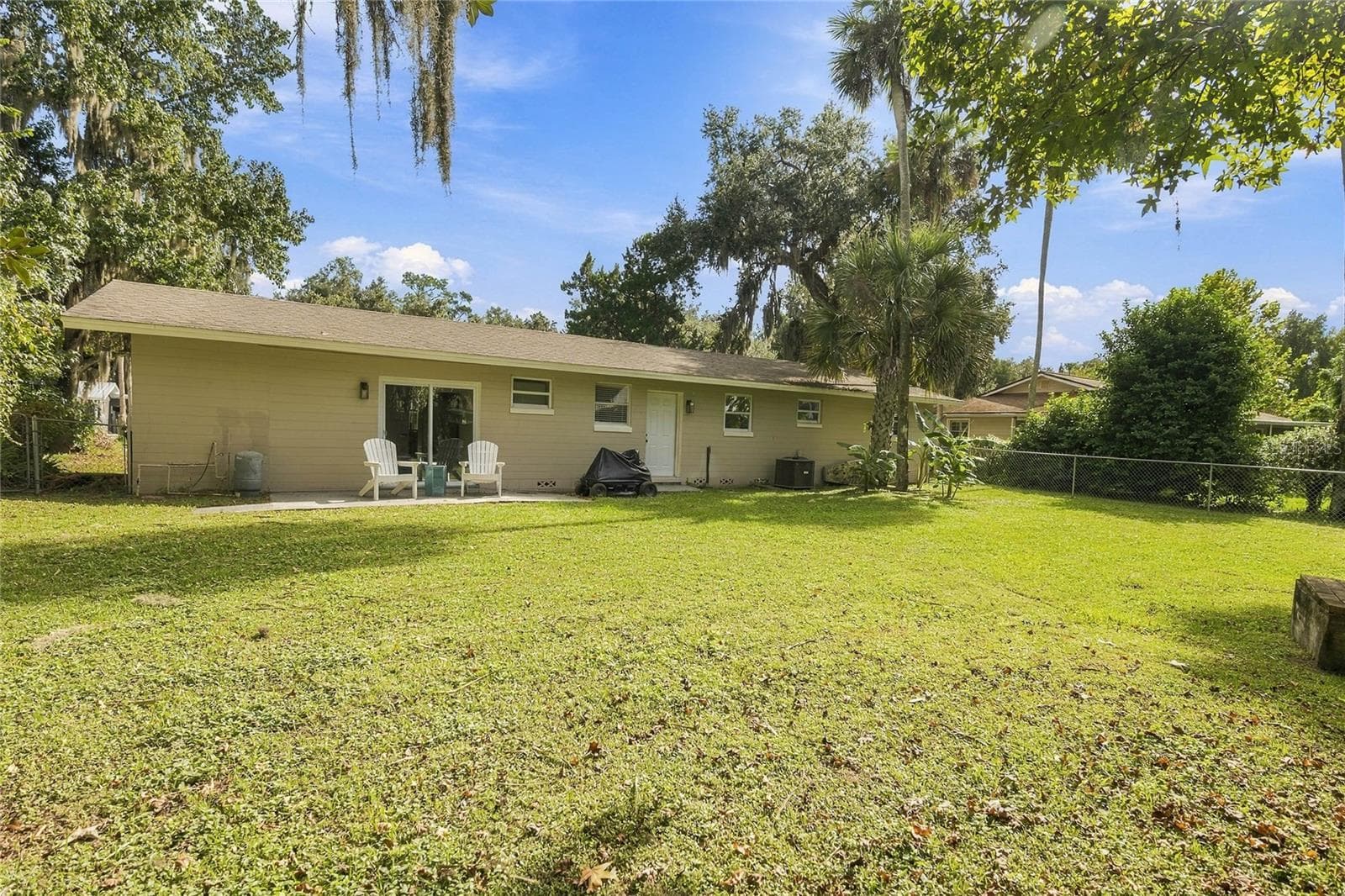 backyard to house - 556 OLIVER DR, NEW SMYRNA BEACH