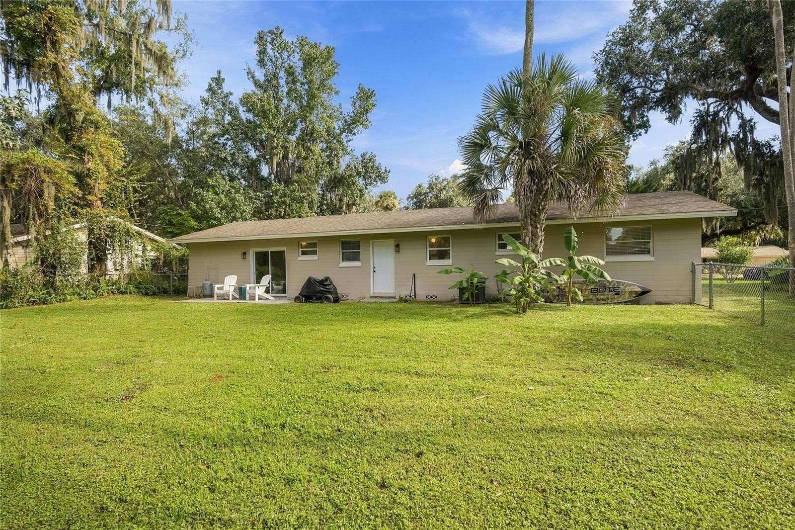 backyard, plenty of room! - 556 OLIVER DR, NEW SMYRNA BEACH