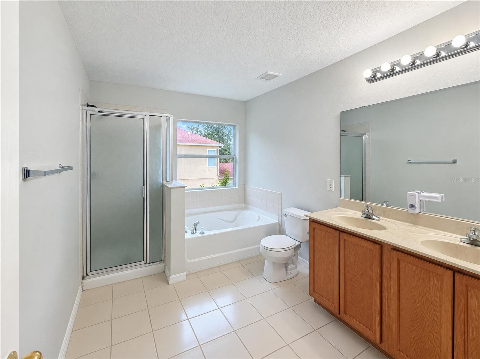 Single Family Residence at 2474 MALLOW OAK CT, APOPKA, photo 11 of 24