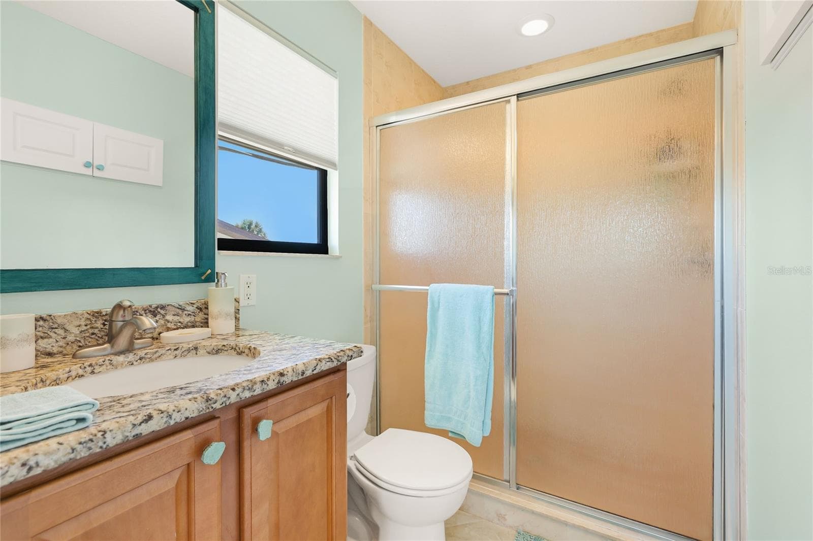 ensuite bathroom - 901 CHAPIN BLVD, ENGLEWOOD