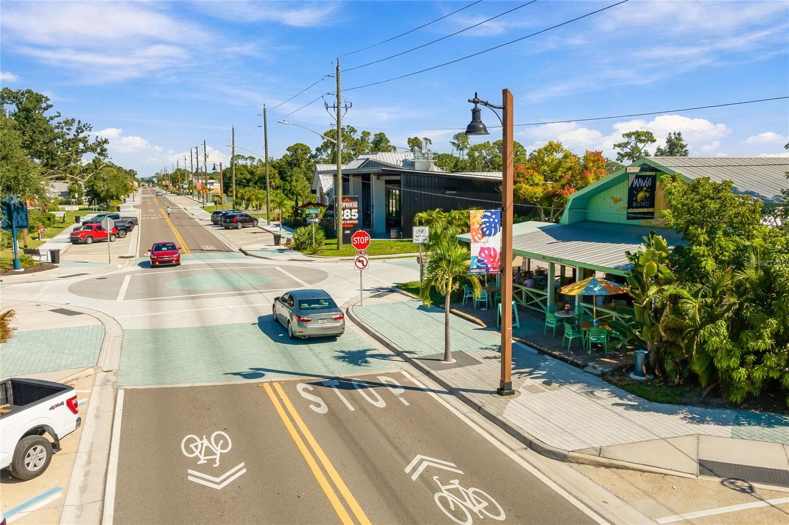 walk, golf cart or electric bike to downrtown - 901 CHAPIN BLVD, ENGLEWOOD