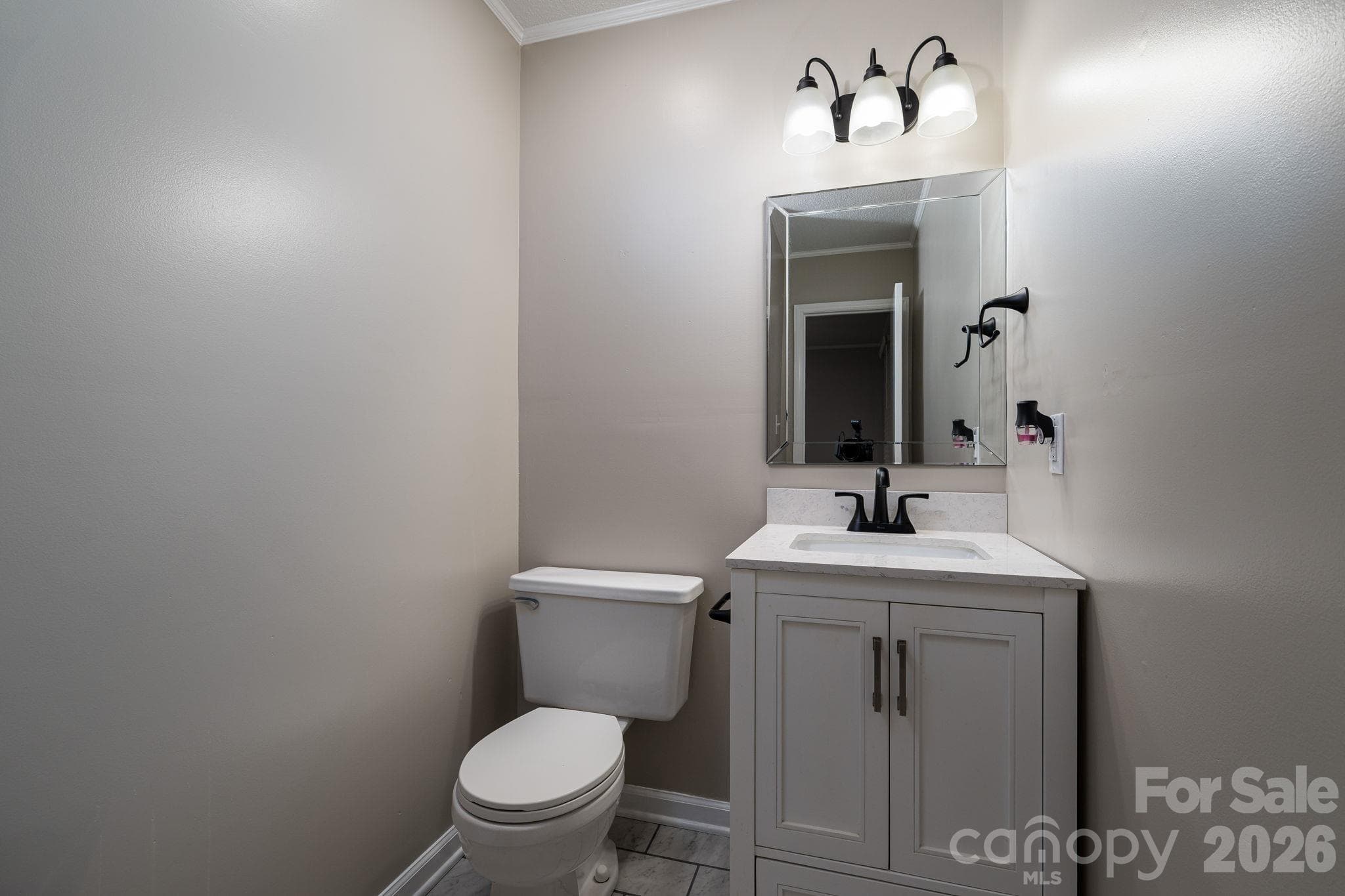Single Family Residence at 413 E Klutz Street, Maiden, photo 11 of 38