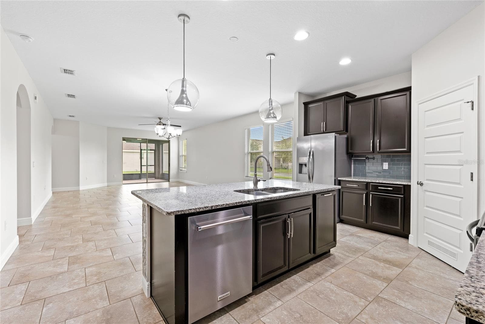 Single Family Residence at 10097 BEACH PORT DR, WINTER GARDEN, photo 7 of 35