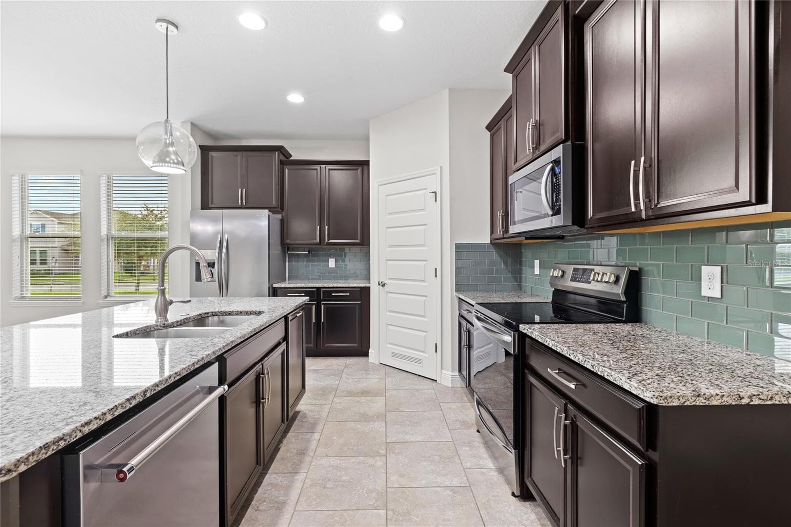 Single Family Residence at 10097 BEACH PORT DR, WINTER GARDEN, photo 8 of 35