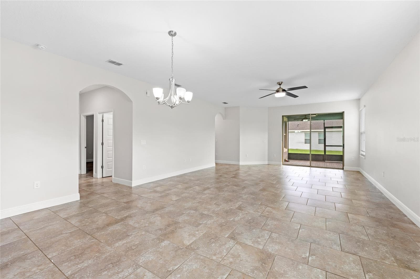 Single Family Residence at 10097 BEACH PORT DR, WINTER GARDEN, photo 11 of 35