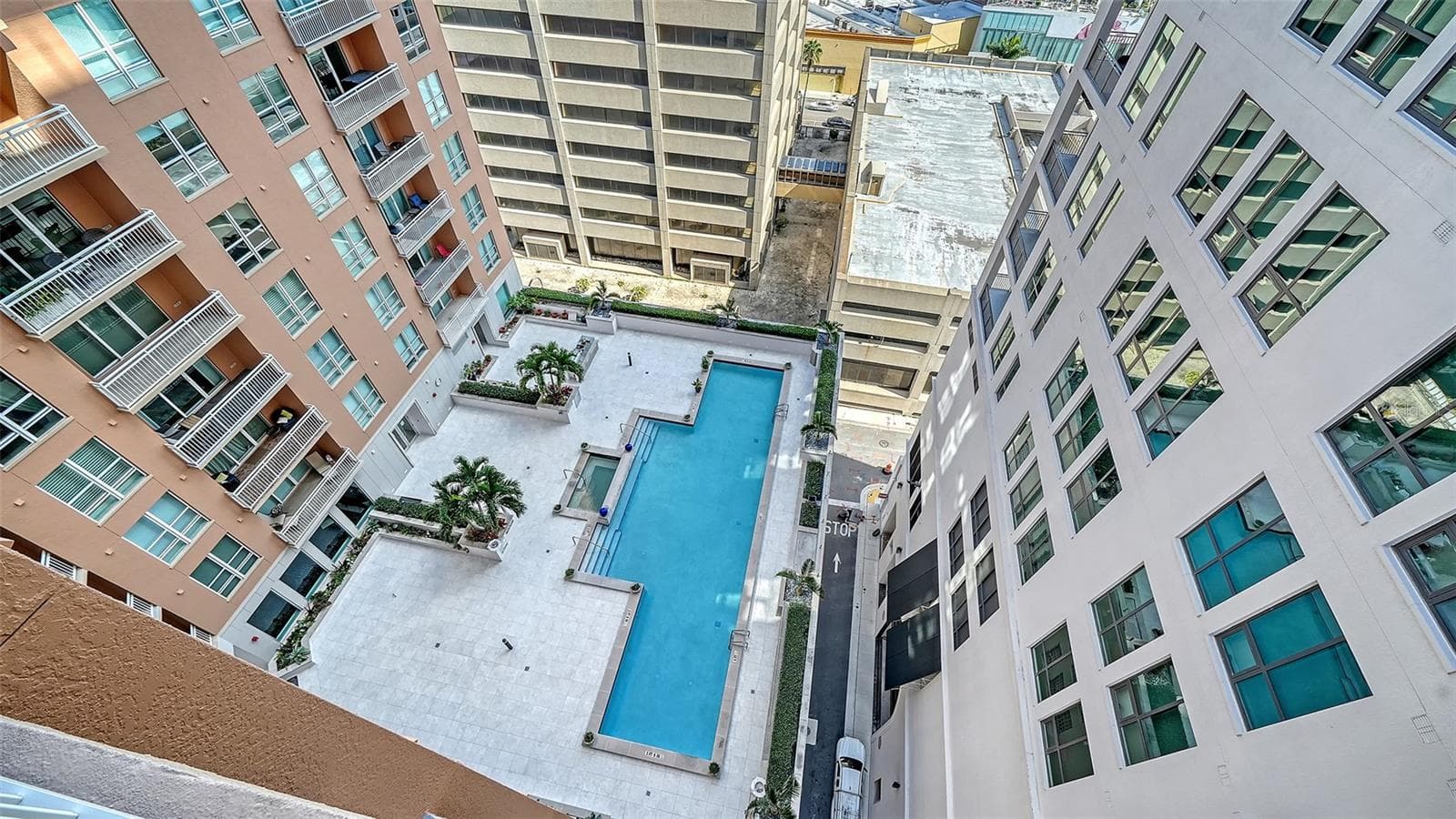 Condominium at 1350 MAIN ST #1409, SARASOTA, photo 6 of 35