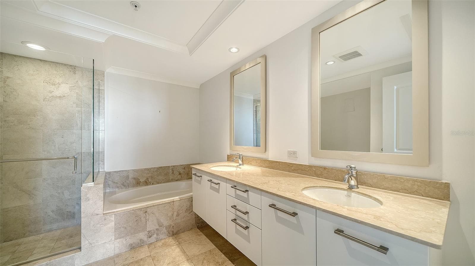 Condominium at 1350 MAIN ST #1409, SARASOTA, photo 16 of 35