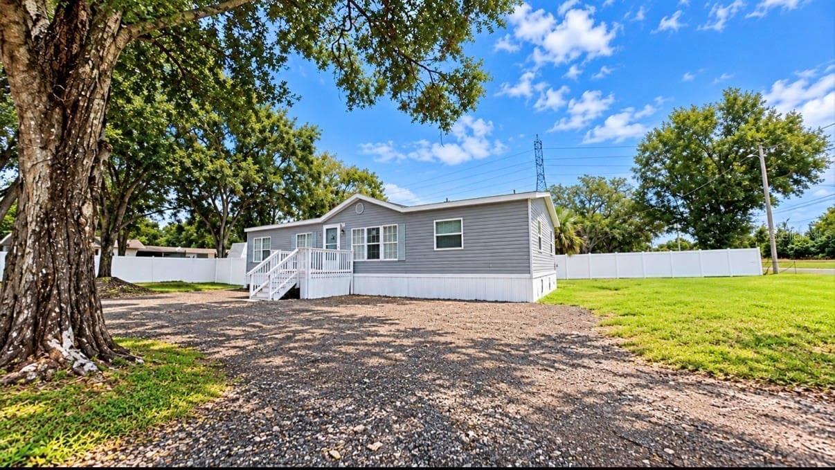 Manufactured Home at 7412 52ND AVE S, TAMPA, photo 2 of 27