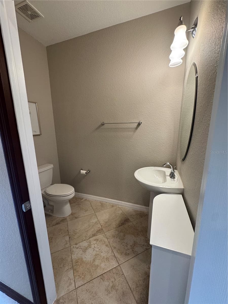 Townhouse at 20448 LAGENTE CIR, VENICE, photo 7 of 47