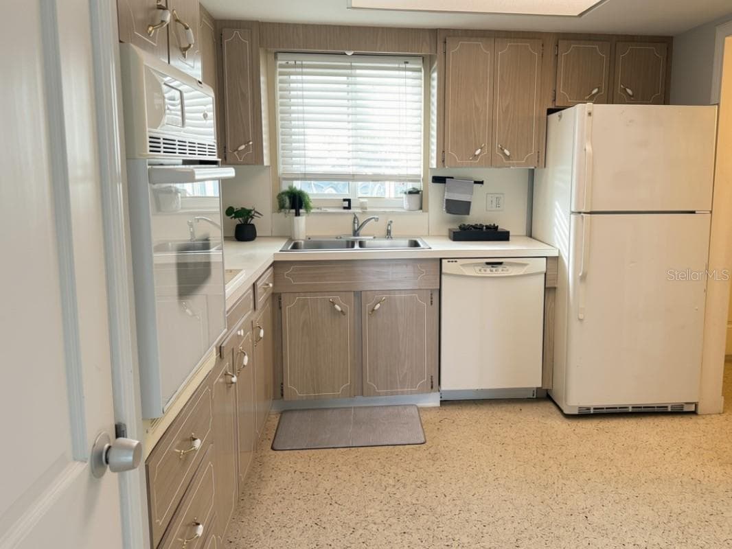 Kitchen - 4300 37TH ST S #2, ST PETERSBURG