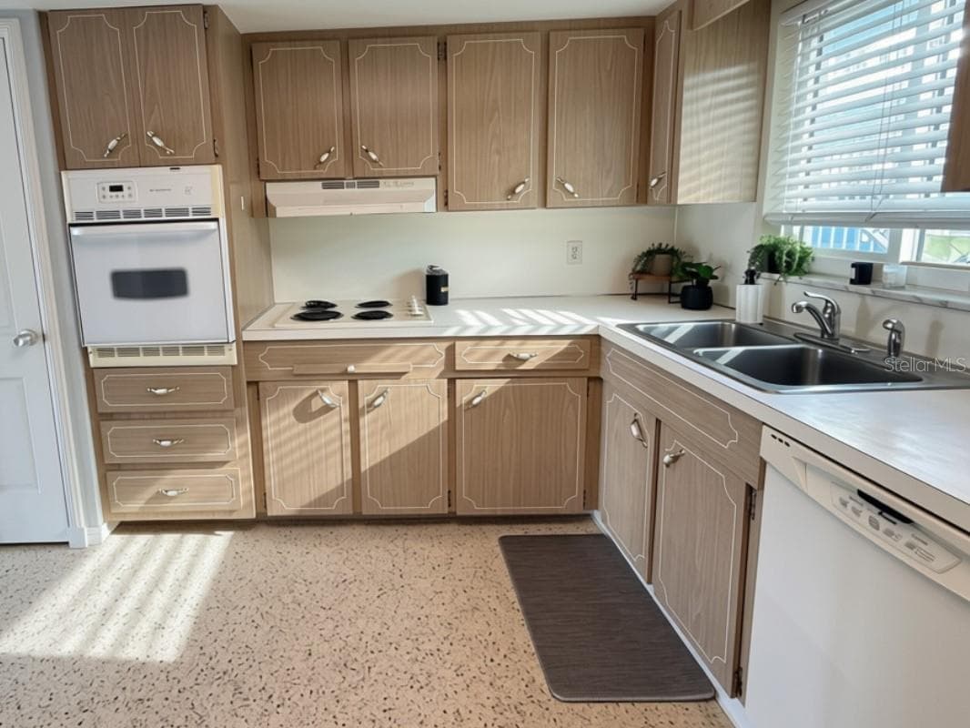 Kitchen - 4300 37TH ST S #2, ST PETERSBURG