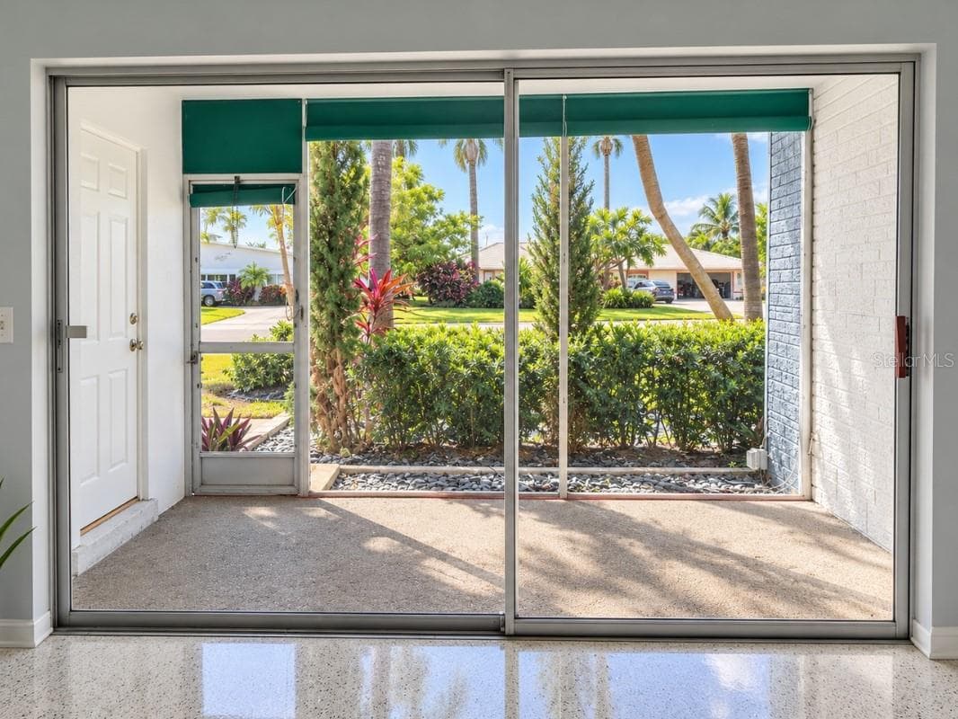 Screened Patio - 4300 37TH ST S #2, ST PETERSBURG