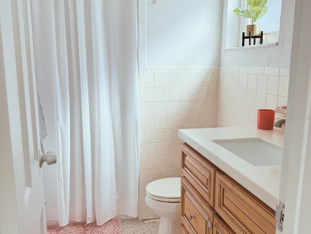 En Suite Bathroom - 4300 37TH ST S #2, ST PETERSBURG