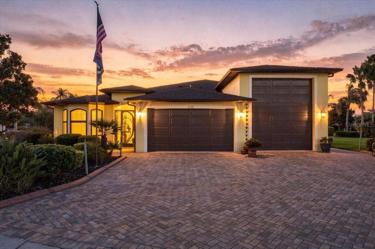 609 SAYGE DR