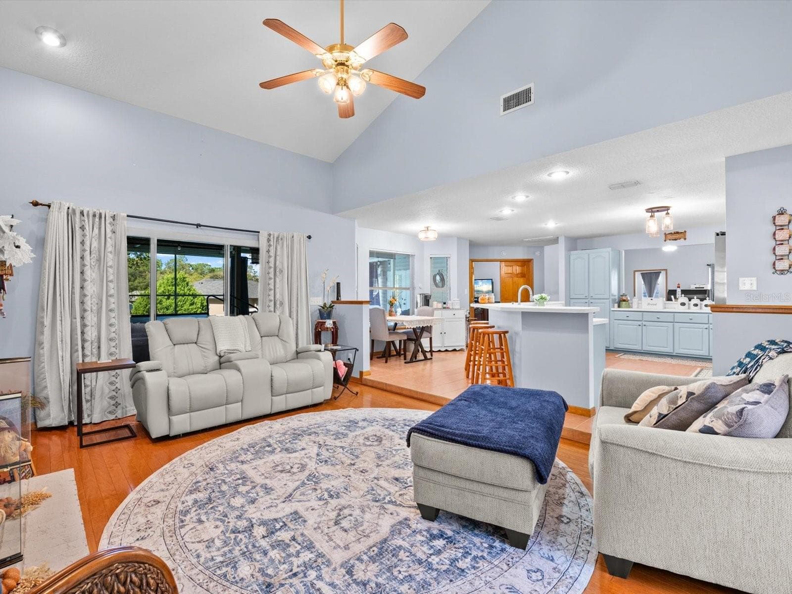 living room - 9073 MADRID RD, WEEKI WACHEE