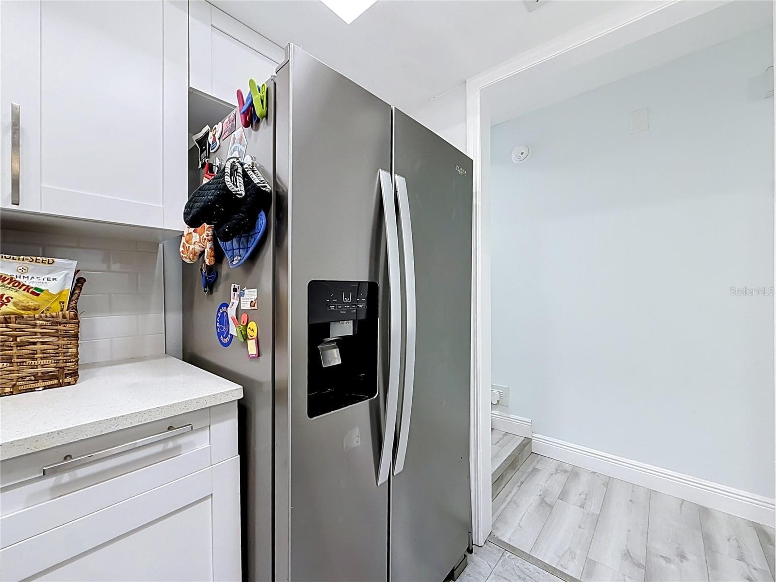 Kitchen into hallway - 4405 W FAIR OAKS AVE #19, TAMPA