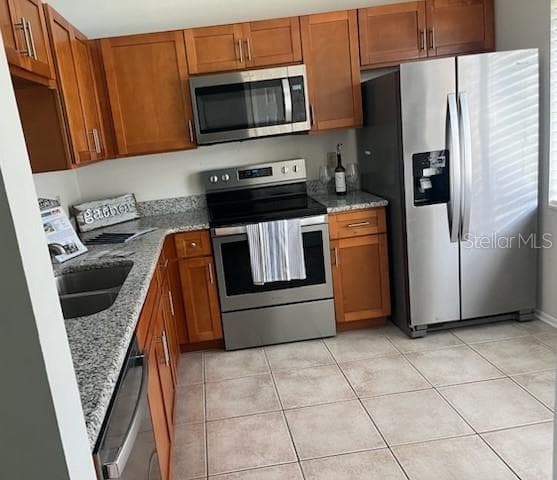 Kitchen-updated cabinets-granite-stainless steel appliances - 9911 LANCEWOOD ST, ORLANDO
