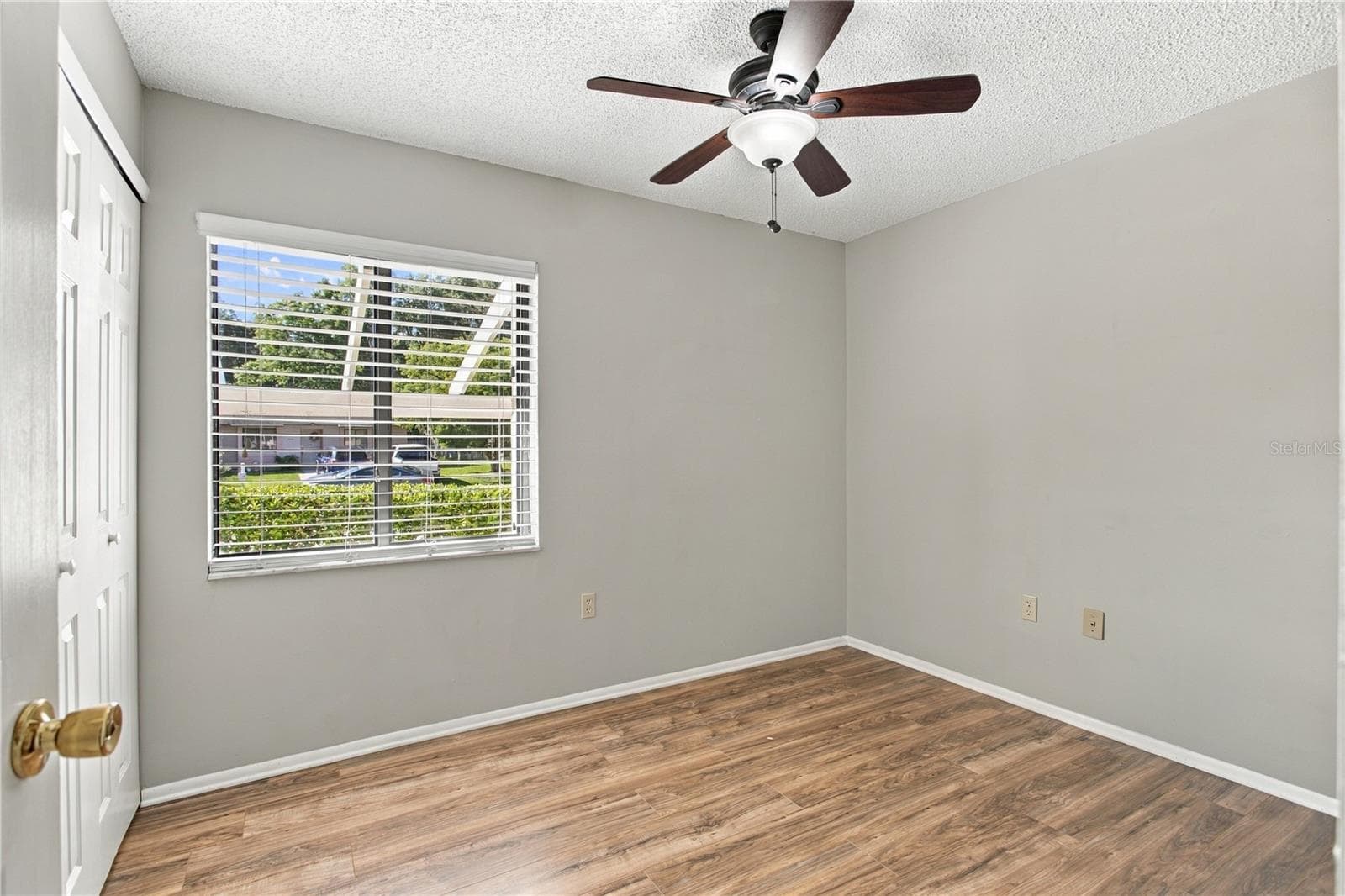Bedroom #2 with vinyl floor and ceiling fan - 9911 LANCEWOOD ST, ORLANDO