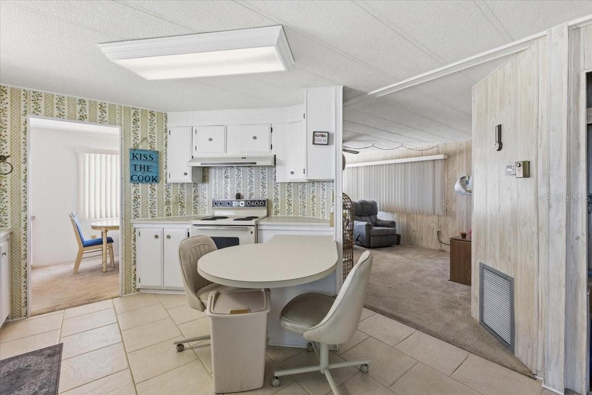 Manufactured Home at 26 N ESPLANADE ST, ENGLEWOOD, photo 5 of 26